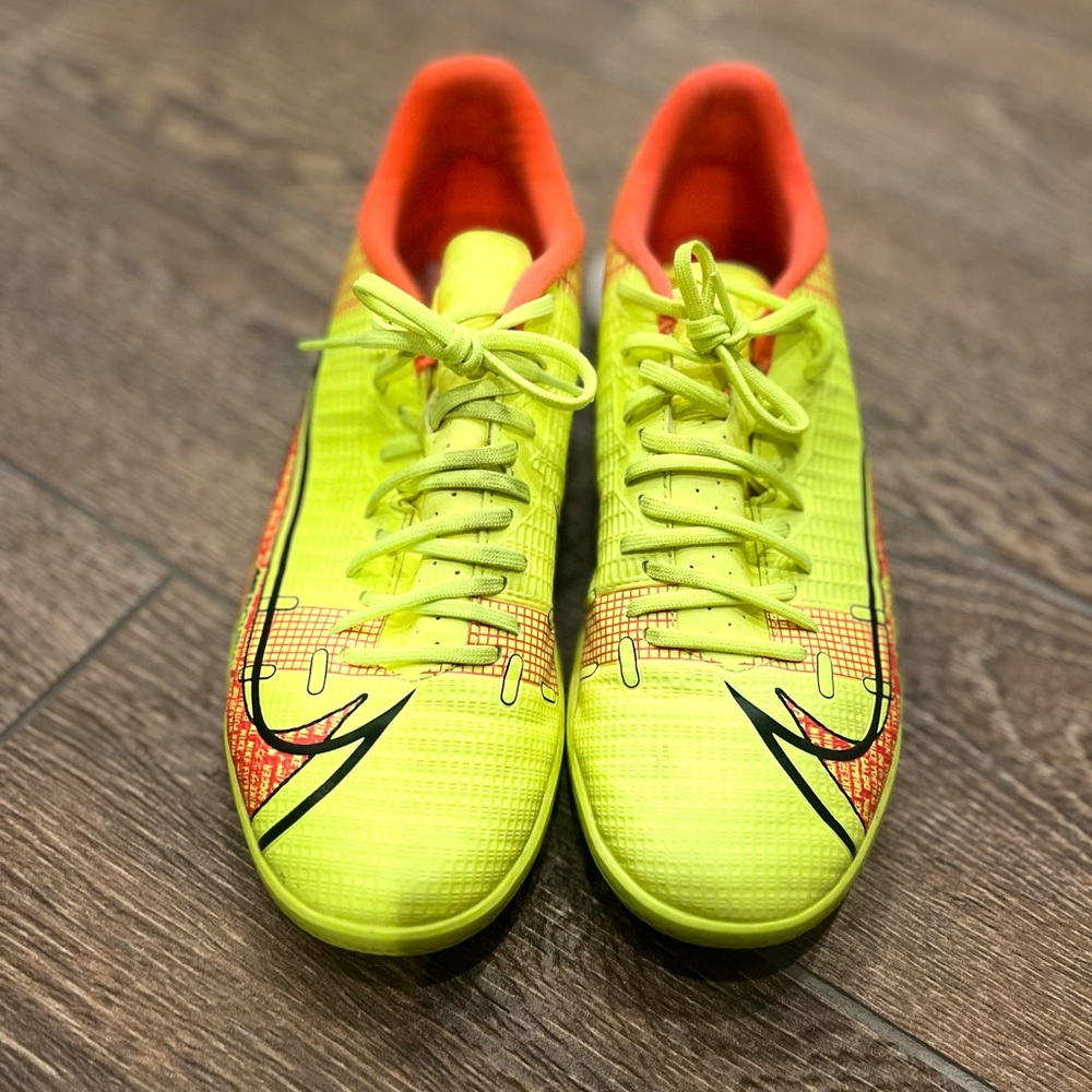 Nike Mercurial indoor soccer shoes - Boys Size 7